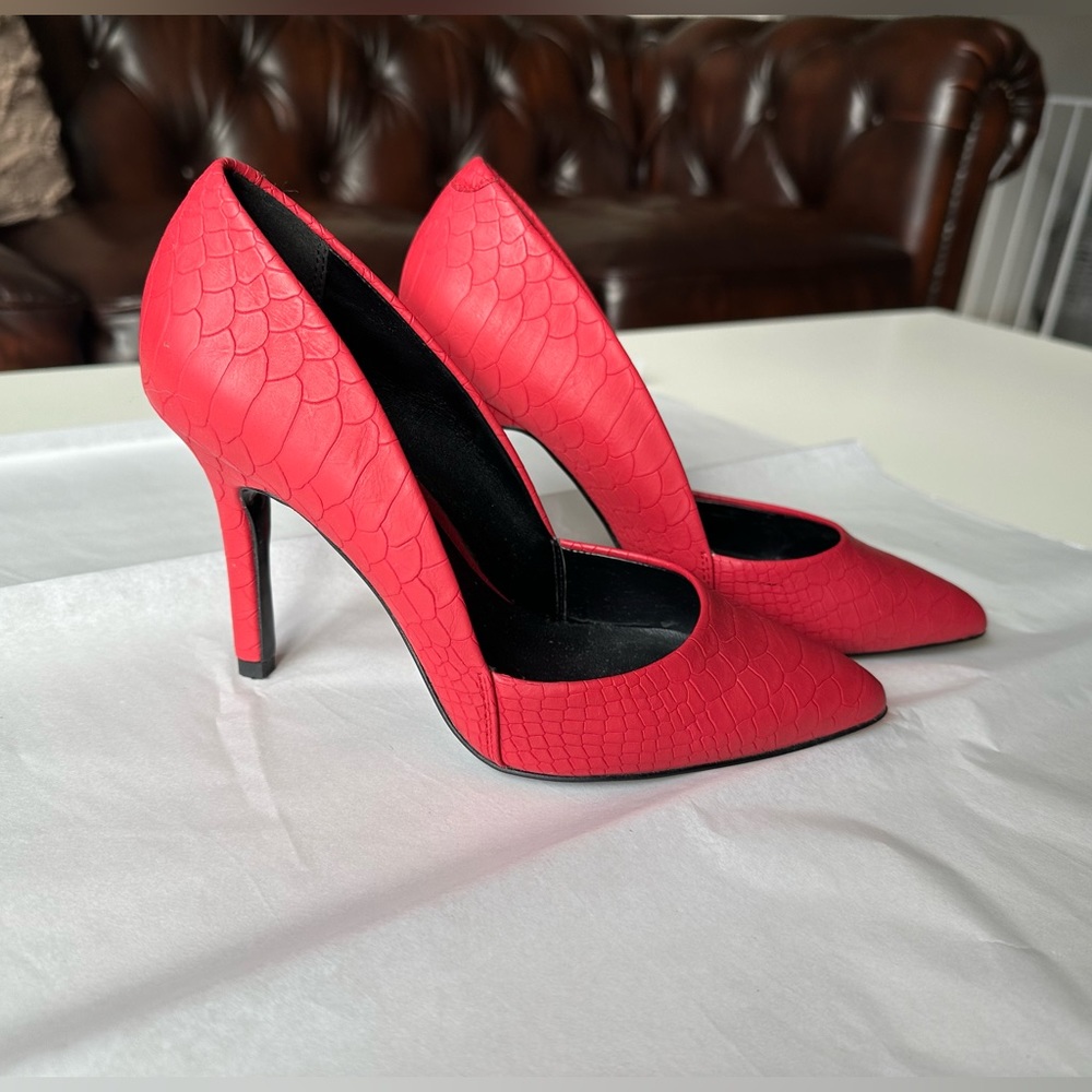Aldo Snakeskin heels in bright red, size 6, EUC